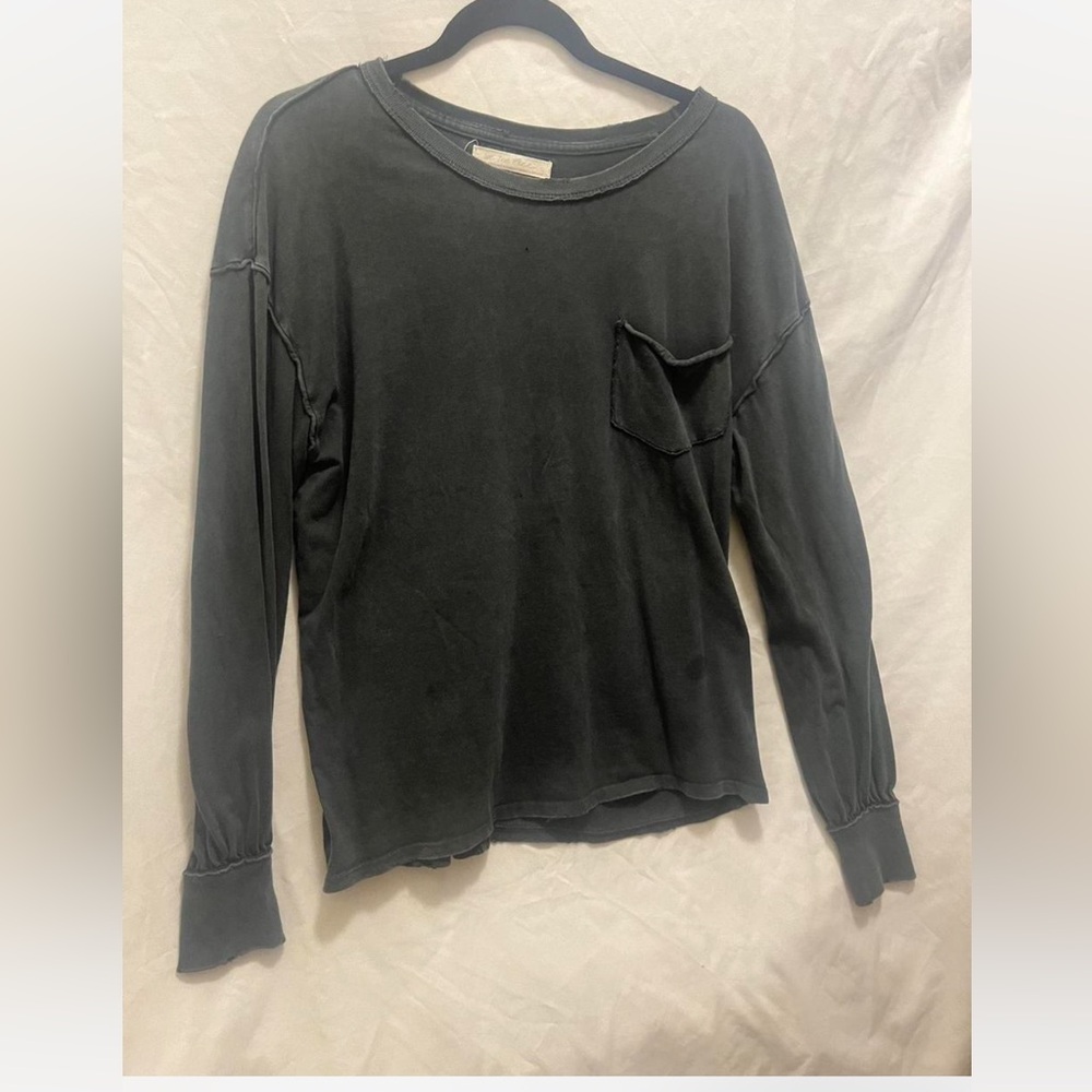 Simple gray long sleeve. Super soft and comfortable.